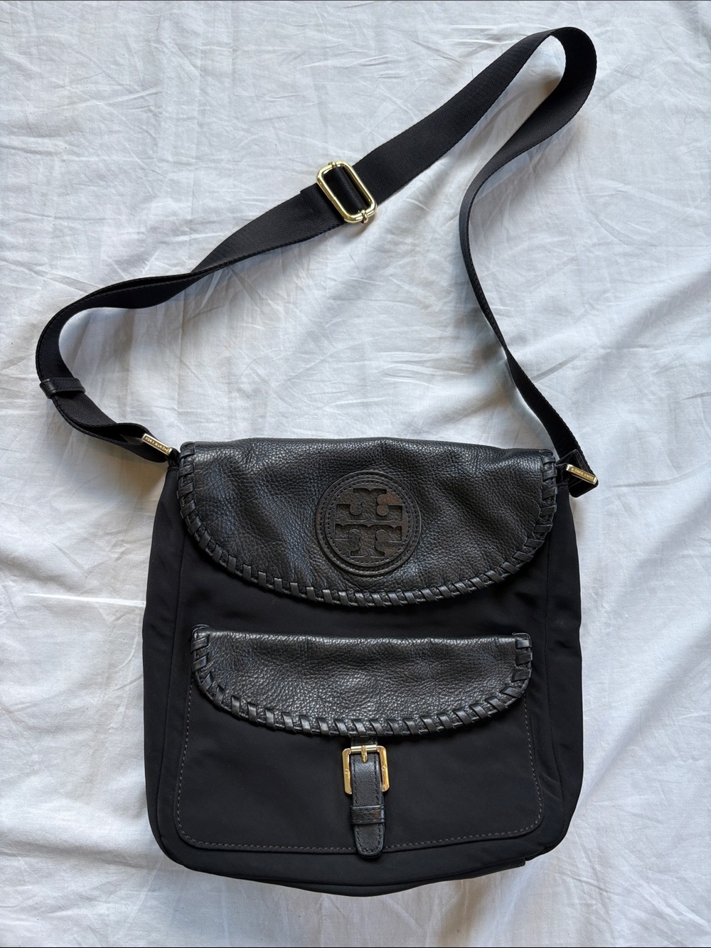 Tory Burch Black Leather-Trim Messenger Bag HST036 03-14